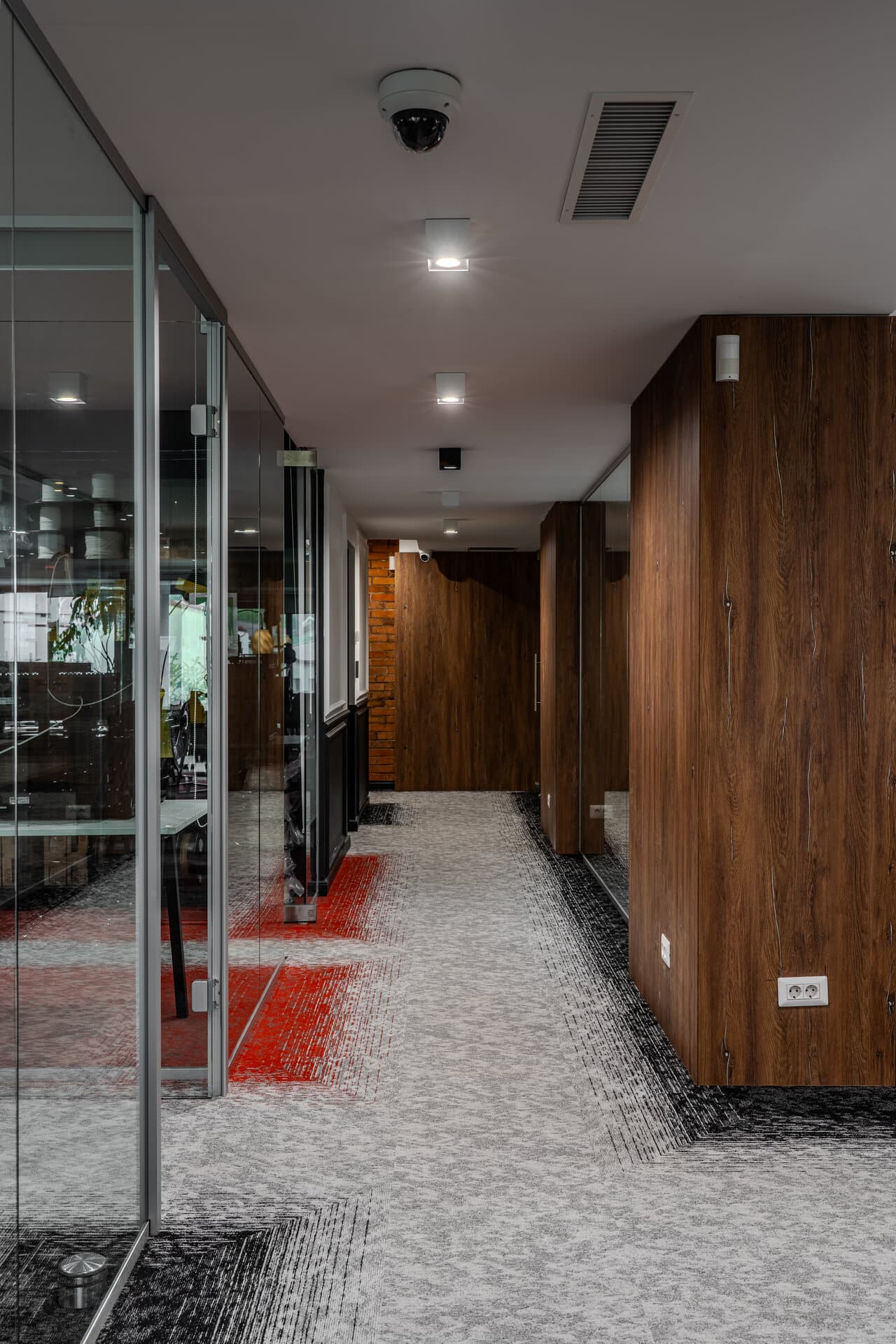 Holul atelierului — material library & circulații